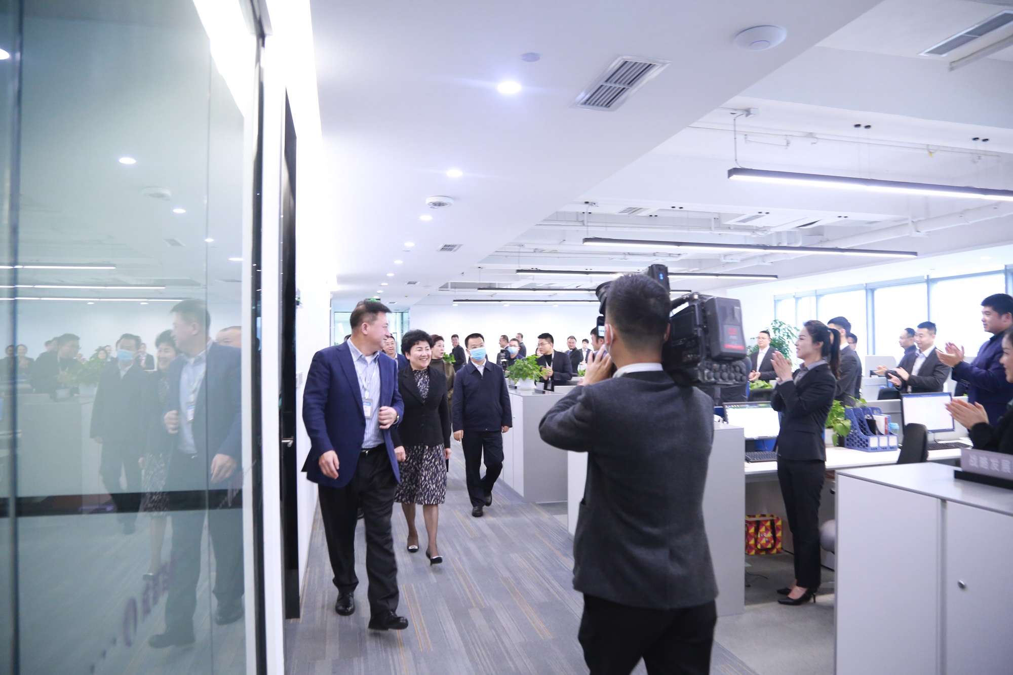 省人大常委會(huì)副主任、達(dá)州市委書記包惠蒞臨公司視察指導(dǎo)