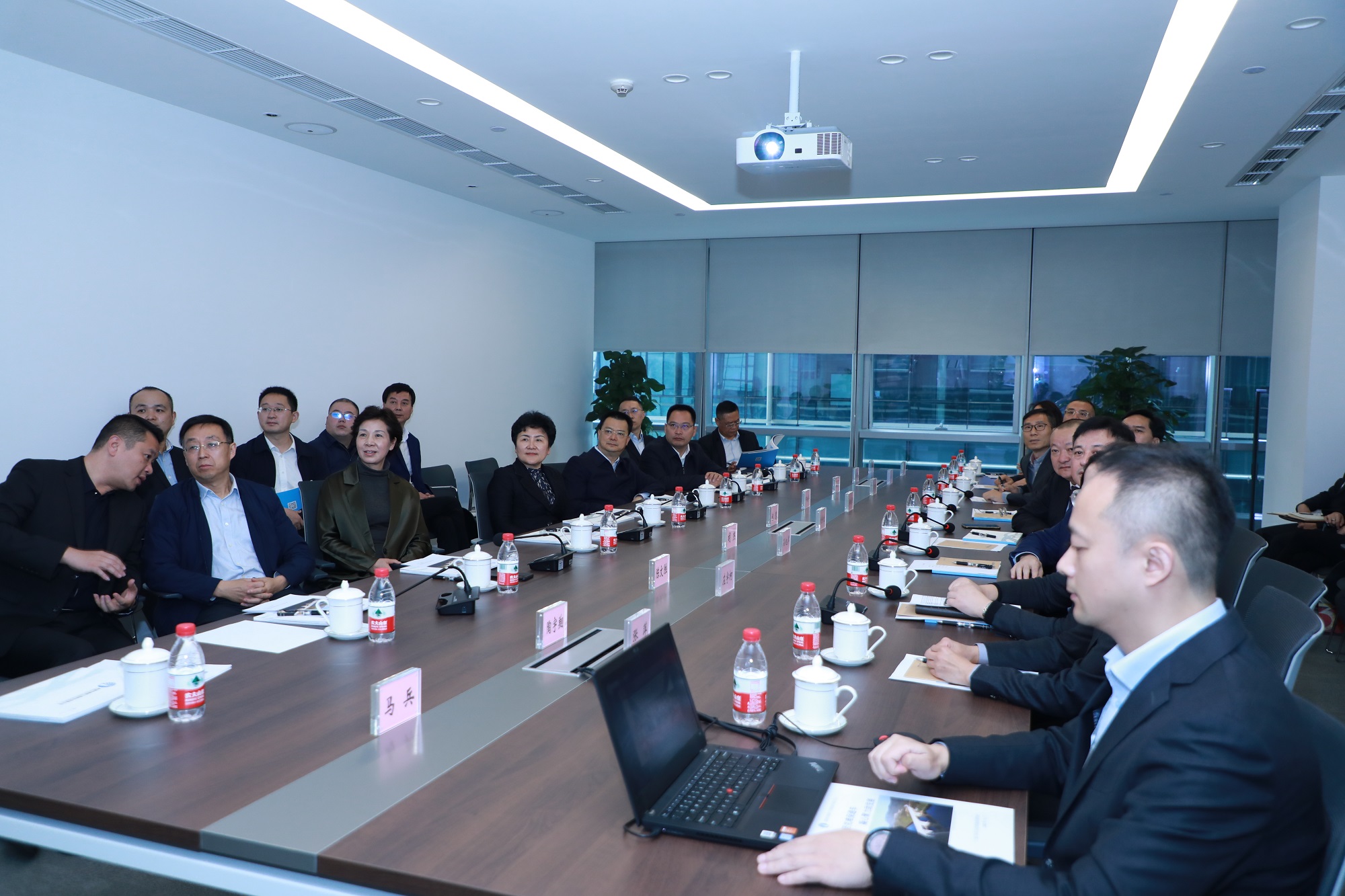 省人大常委會(huì)副主任、達(dá)州市委書記包惠蒞臨公司視察指導(dǎo)