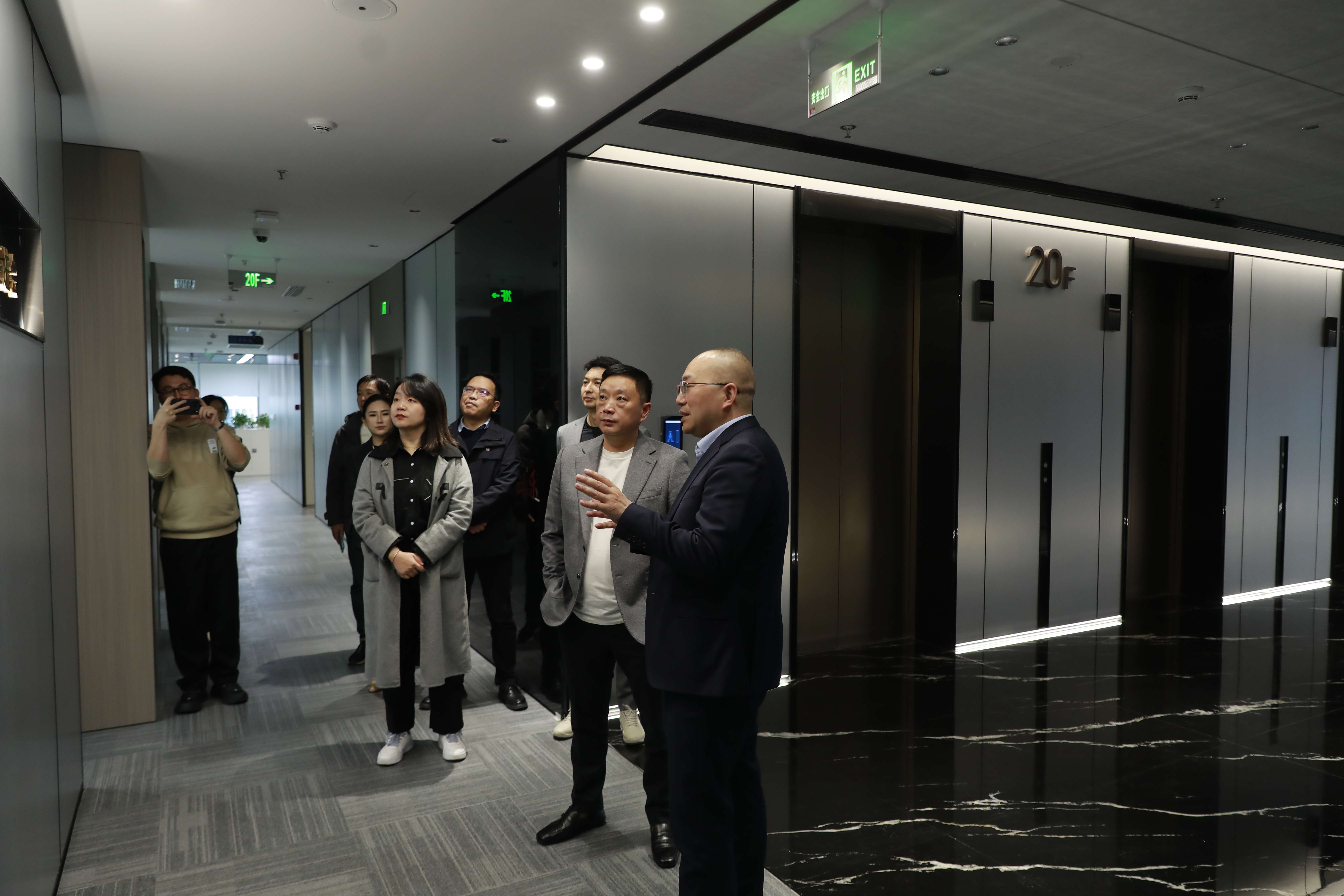 強(qiáng)強(qiáng)聯(lián)合——成都路橋與開(kāi)元咨詢集團(tuán)簽訂戰(zhàn)略合作協(xié)議