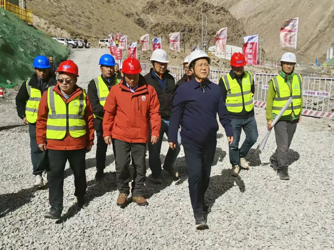 郭勝書記一行國(guó)慶中秋期間調(diào)研我司新疆項(xiàng)目并慰問一線建設(shè)者