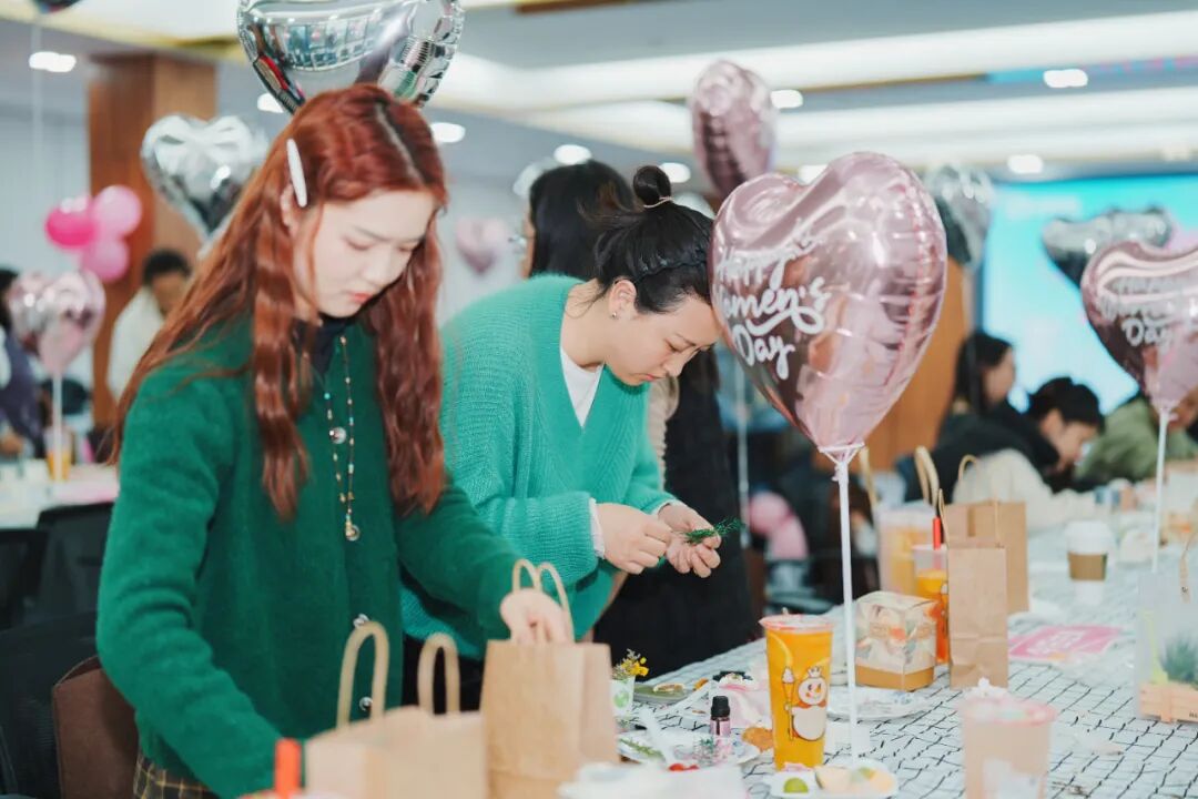 春風(fēng)如你 熠熠芳華∣祝全體女同胞節(jié)日快樂！